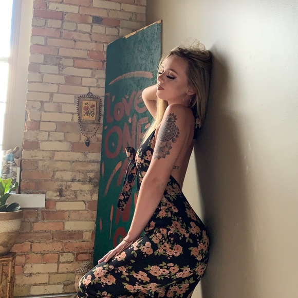 Billabong Flower Print Romper🌙 - Picture 2 of 11